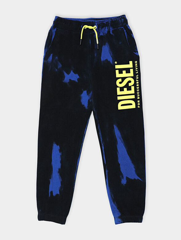 Sports pants with a contrasting logo element - 1