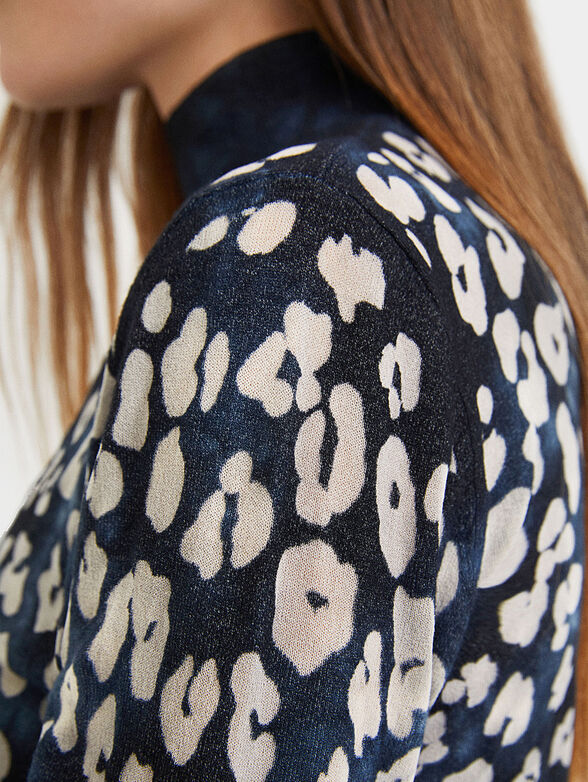 Blue sweather with animal print - 5