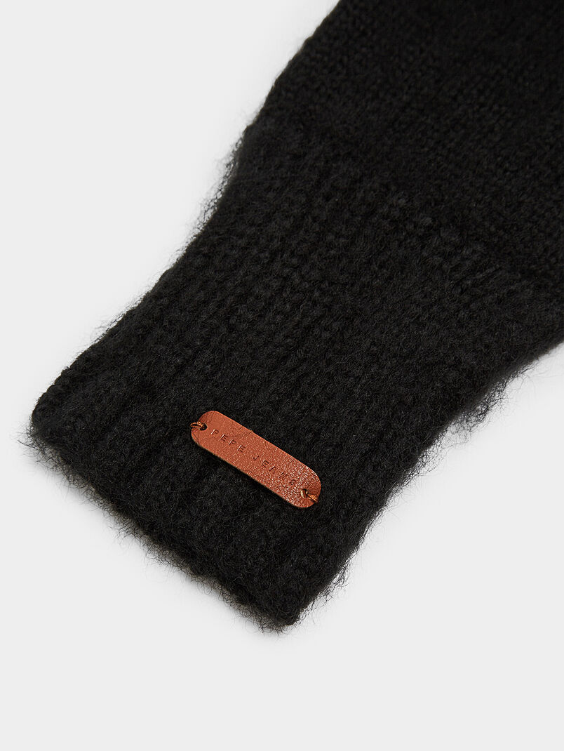 SARAH knitted gloves in black color - 3