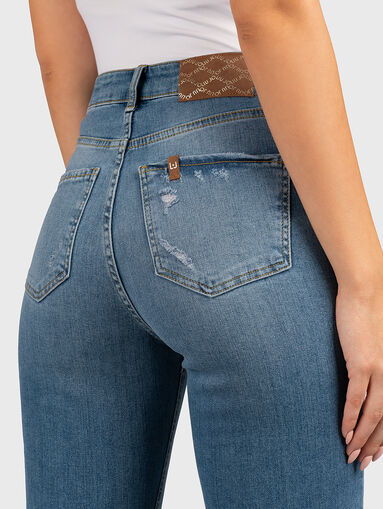 Jeans with torn accents - 4