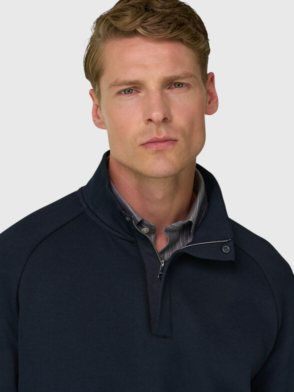 Zip-up sweatshirt with a high collar - 4