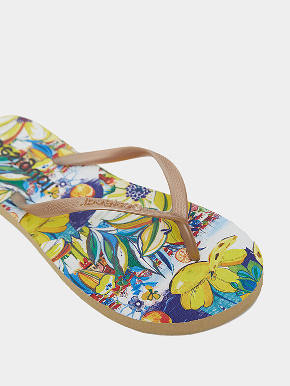 Beach shoes with floral print - 6