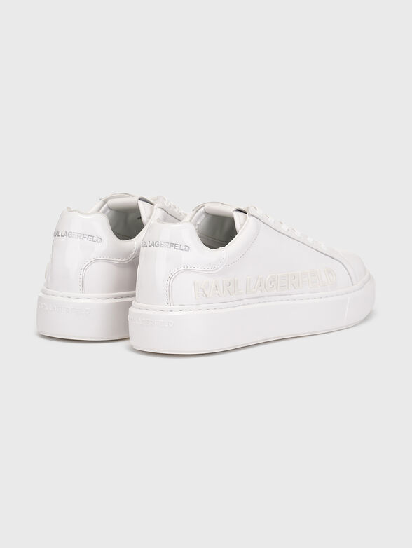 Sneakers with embossed side logo - 3