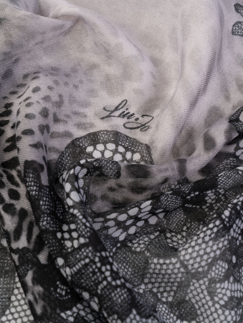 Square scarf with print - 3