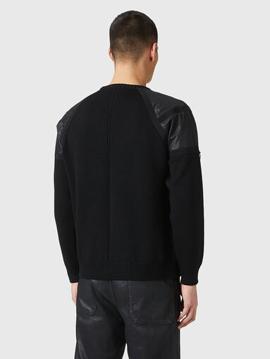 Wool sweater with accent details - 3