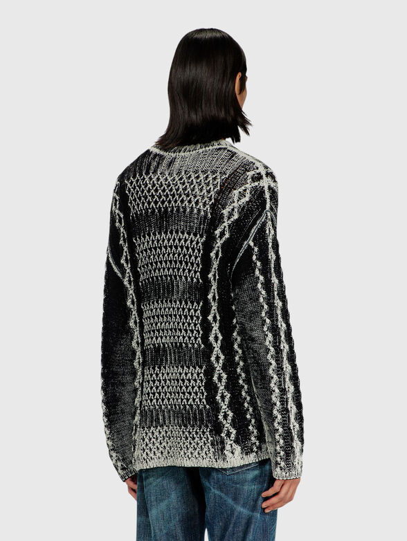 Sweater with a woven texture - 3