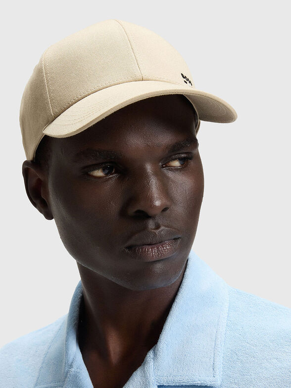 Baseball cap with logo - 2
