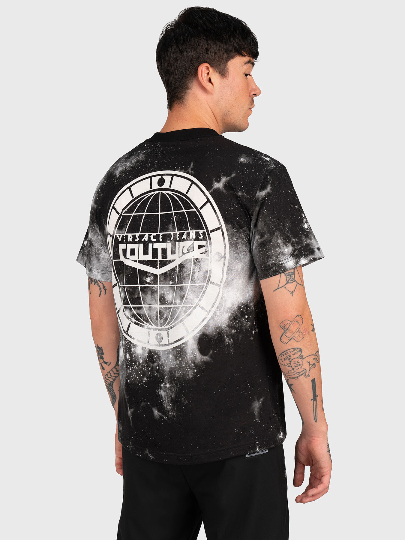 【関税&送料込】Versace Starry Sky T-Shirt Black T-shirt with contrast print brand VERSACE JEANS