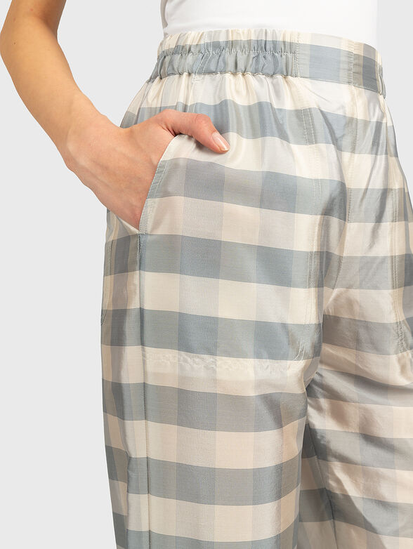 Pants with a checkered print - 2