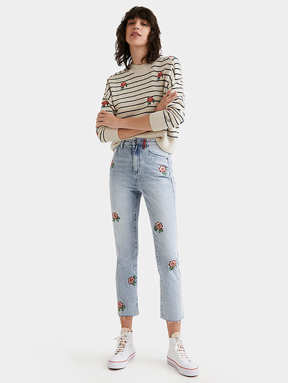 Cropped jeans with floral details - 3