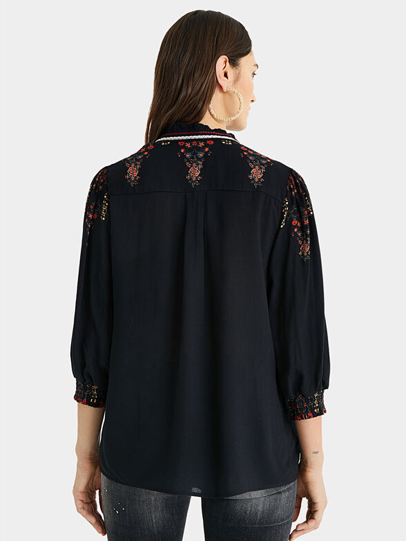 INDIRA Black blouse with floral print - 2