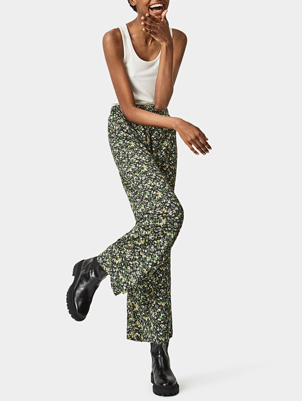 Pants with floral print - 1