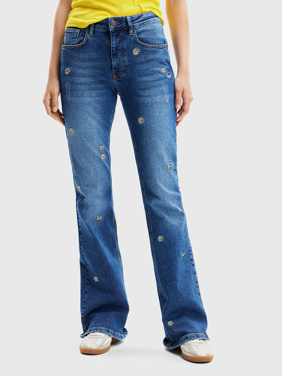 Straight jeans with embroidered flowers - 1