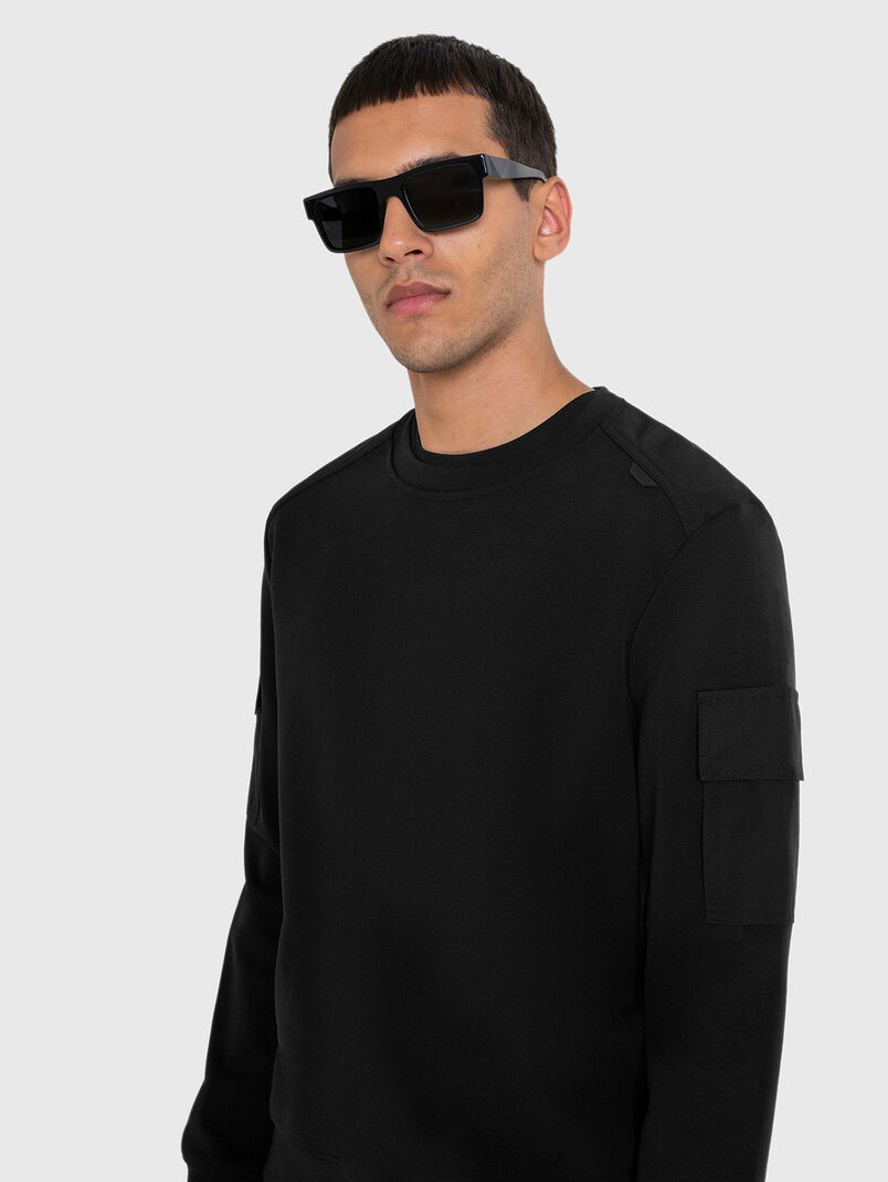 Sweatshirt with accent pocket on the sleeve - 3