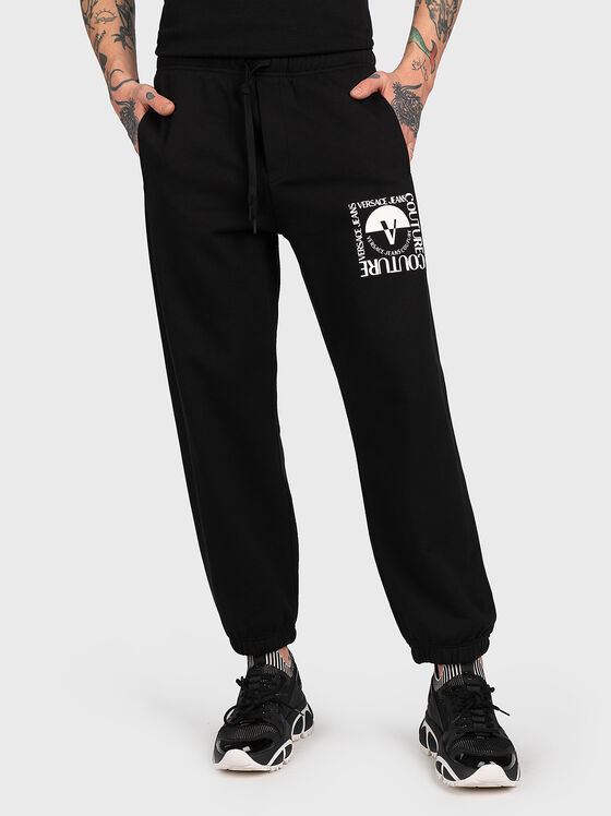 Черен панталон с контрастно лого - 1