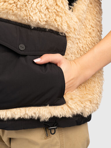 Beige vest with soft texture - 5