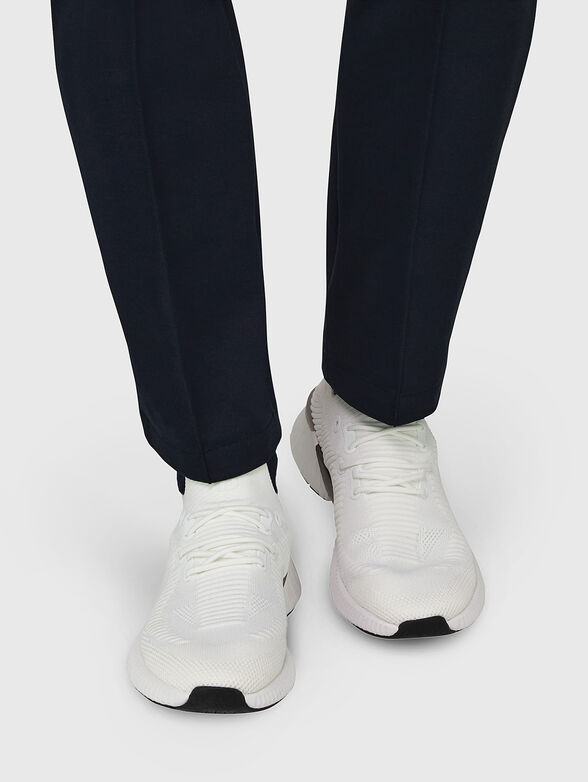 White sport shoes - 3