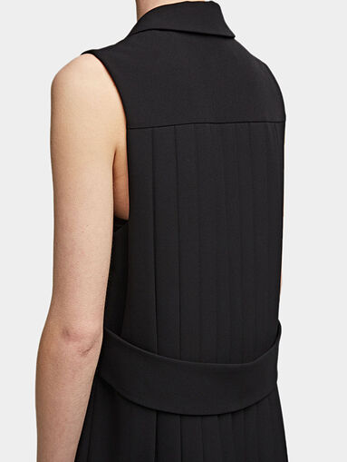Black vest with pleated back - 5
