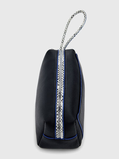 Case with logo accent - 4