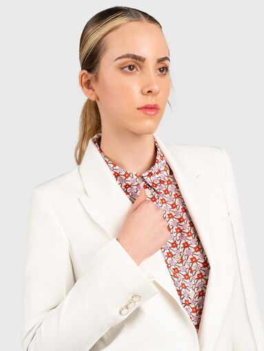 Blazer with pockets and button - 4