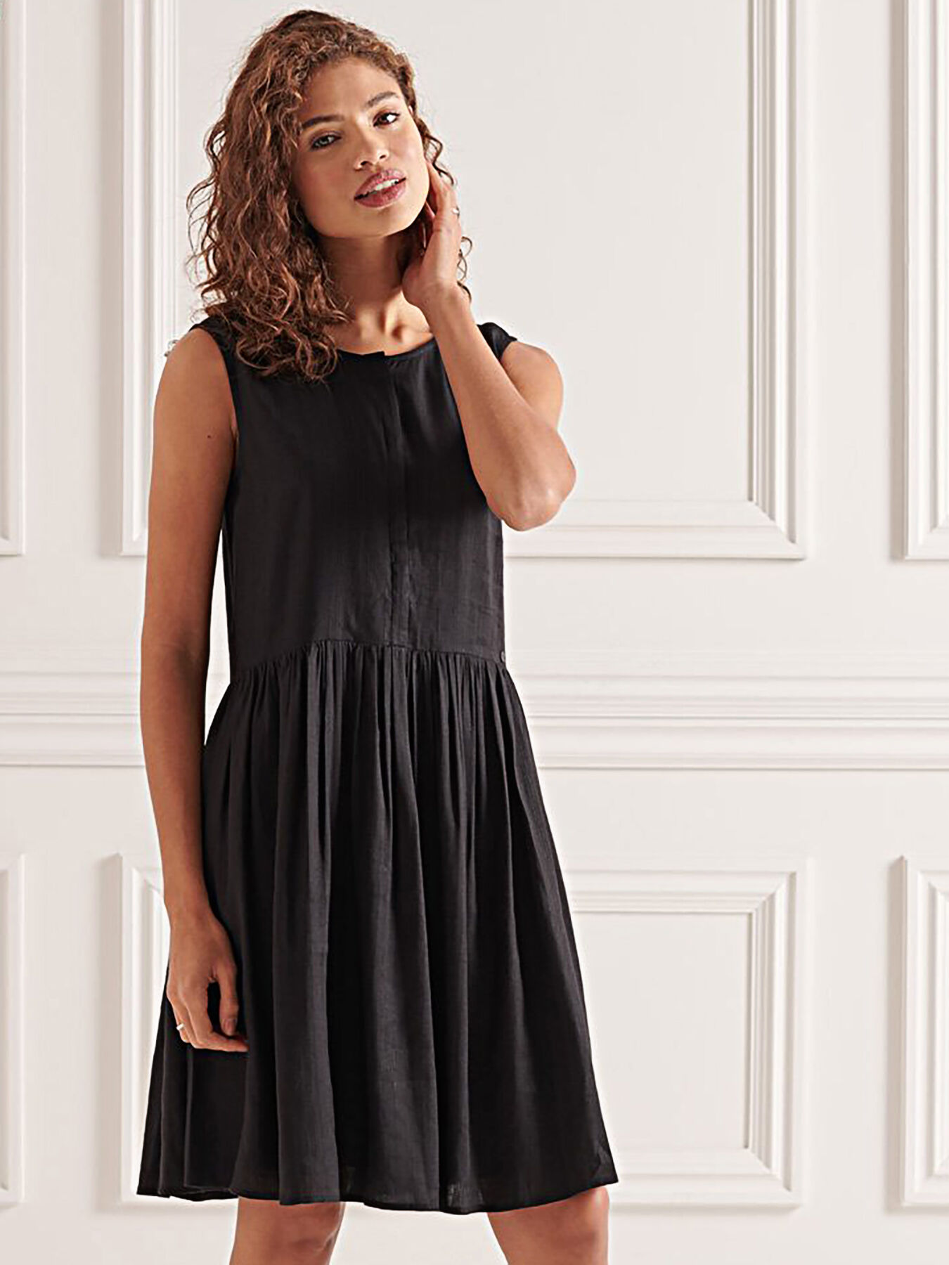 Black dress brand SUPERDRY Globalbrandsstore en