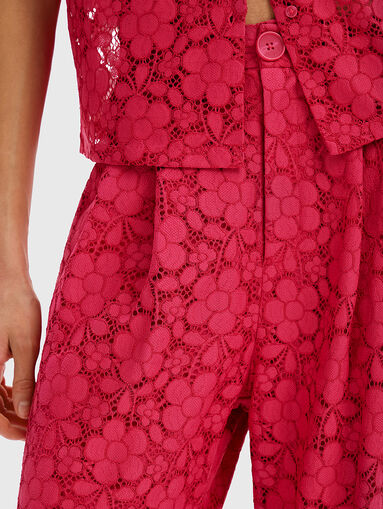 Fuxia trousers with floral embroidery - 4