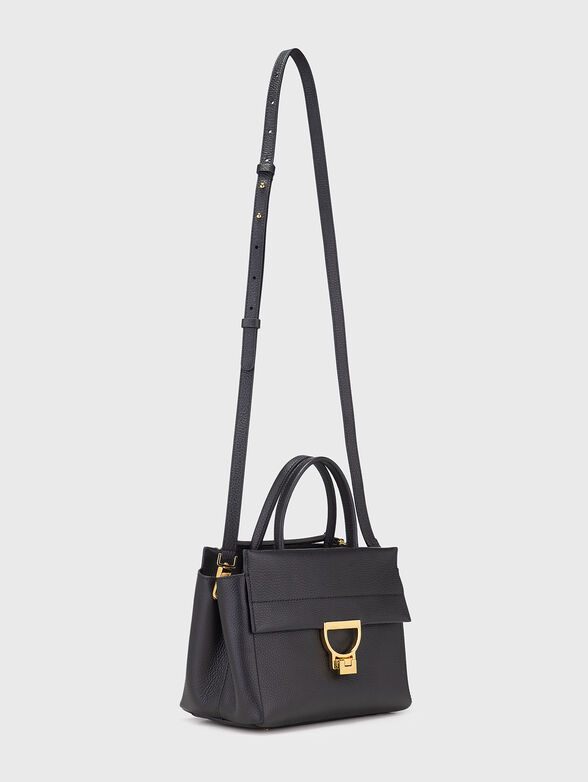 Leather bag with a grainy effect and gold details - 2