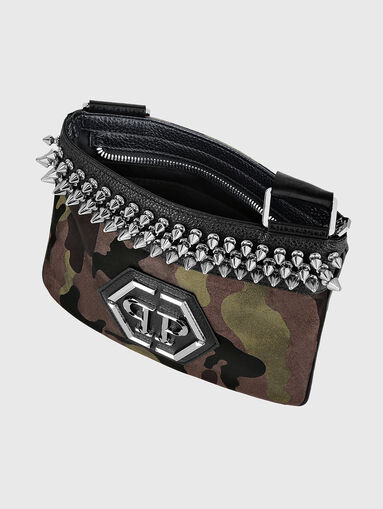 Crossbody bag with metal details and print - 5