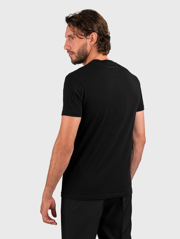 Black T-shirt with contrasting logo accent - 2