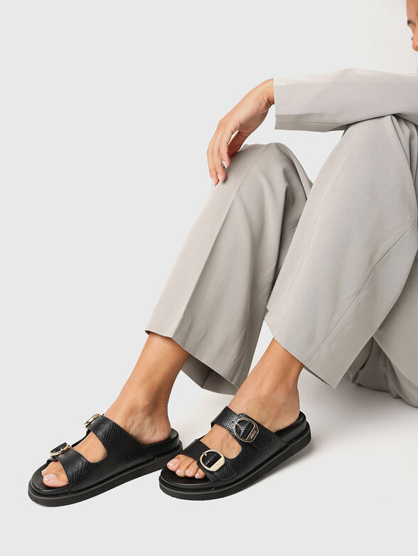 Slippers with golden details - 2