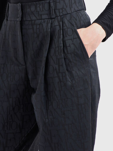 High waisted trousers with print - 3