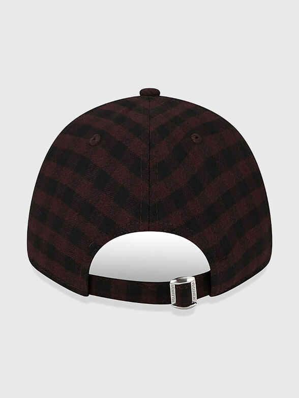Cap with visor and check print - 2