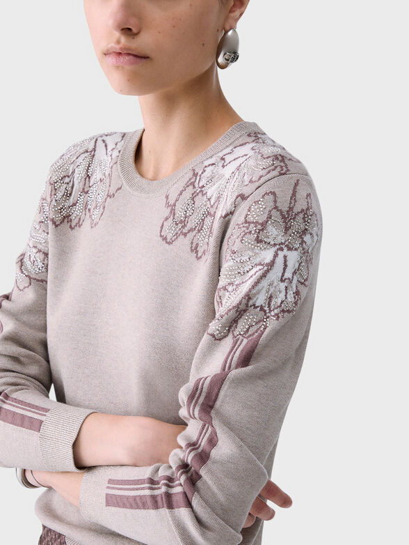 Sweater with a round neckline and floral motifs - 4
