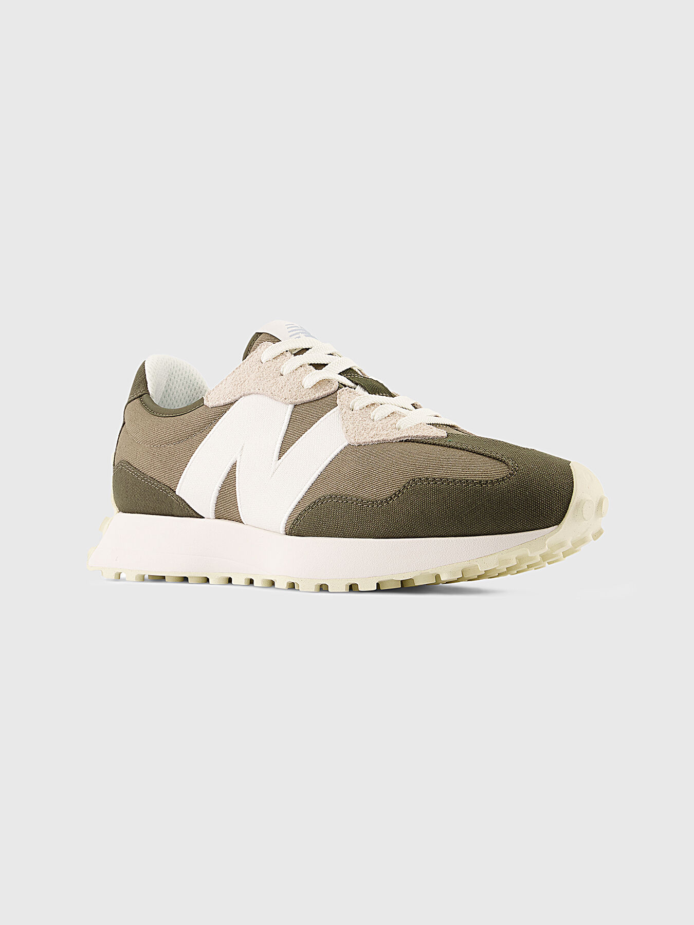 327 green sports shoes with contrasting logo brand New Balance