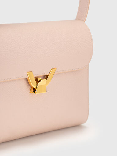 Leather shoulder bag with adjustable handle - 4