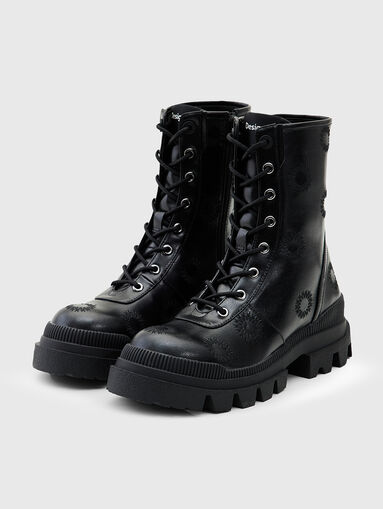 Boots with floral embroidery - 2