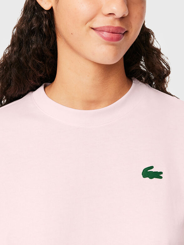 T-shirt is pink color with logo - 4