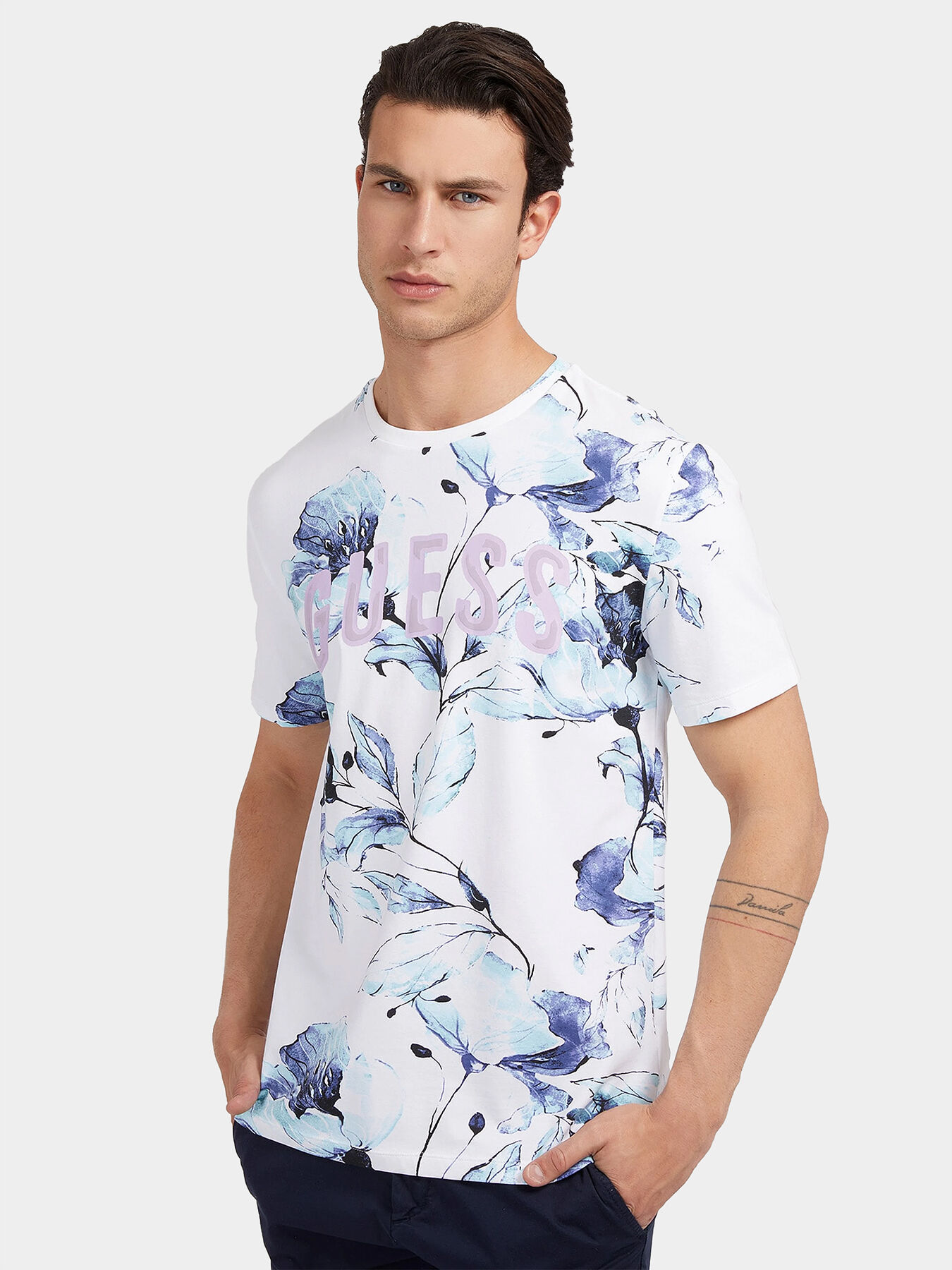 Natt T-shirt in blue color with floral accent brand GUESS