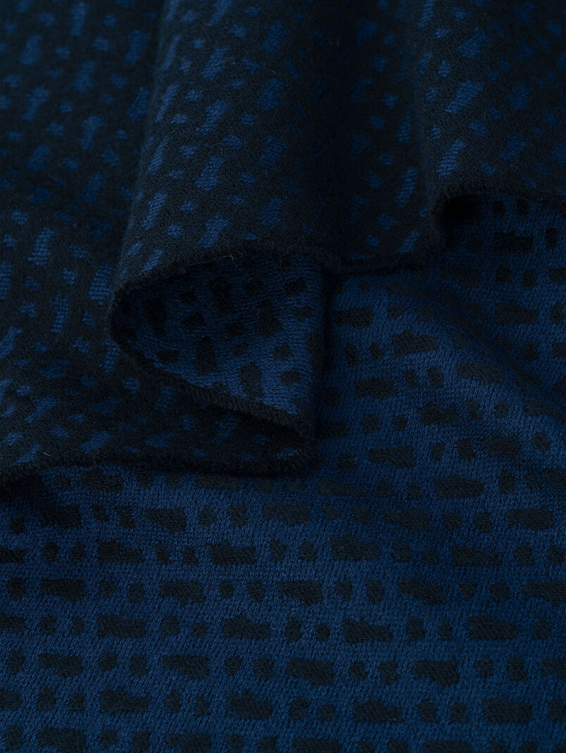 Long wool scarf with monogram - 3