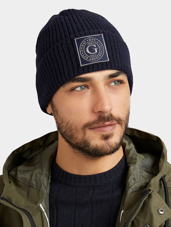 Black hat with embroidered logo patch - 2