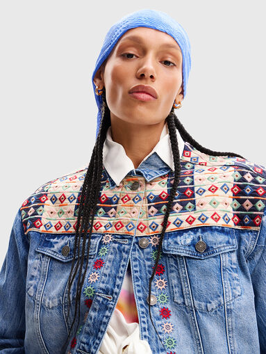 Denim jacket with art details and embroidery - 3