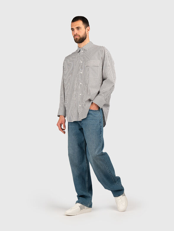 Unisex shirt with elongated hem on the back - 2