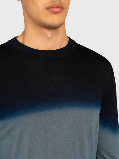 Sweater with contrastic ombre effect - 4
