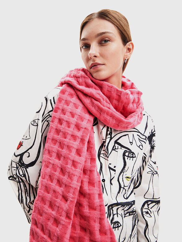 Knitted scarf in fuxia color - 2