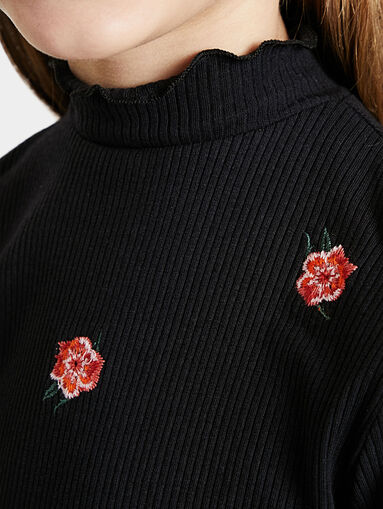 Blouse with floral details - 4