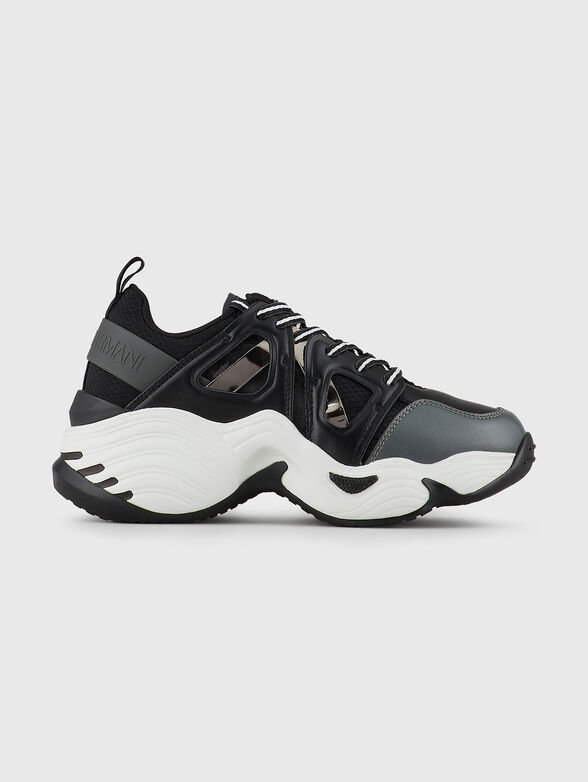 Sports shoes with logo - 1