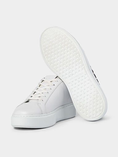 Sneakers with embossed side logo - 4