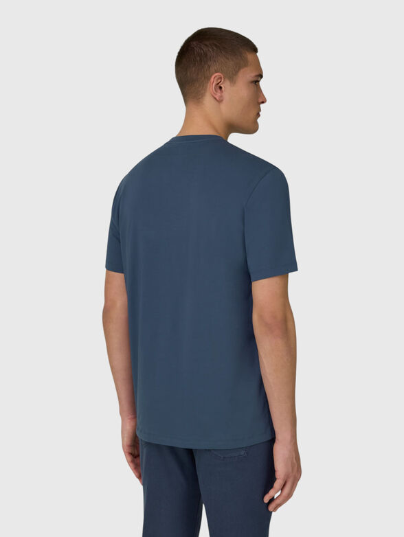 T-shirt with an oval neckline - 3