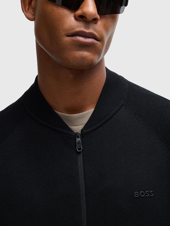 Sweatshirt with accent stitching - 4