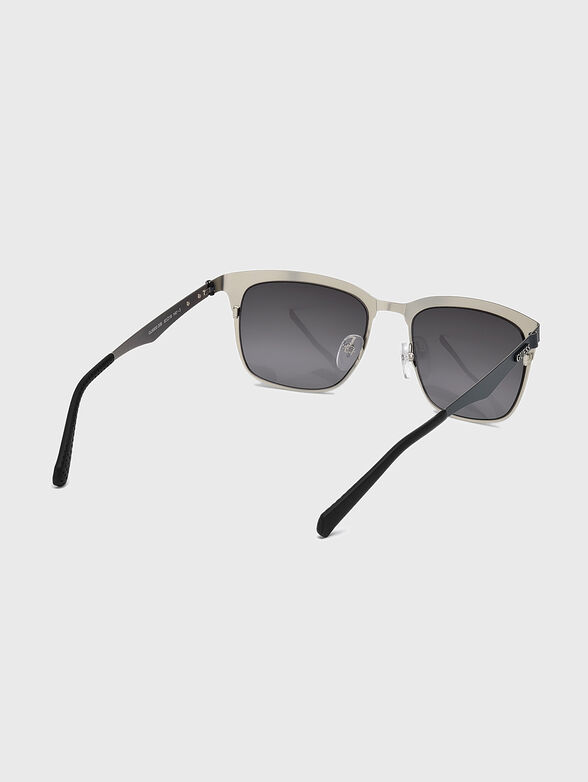 Sunglasses with accent frames - 5